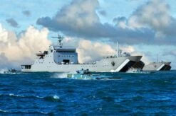 Trumpeter PLA Navy Type 072A LST
